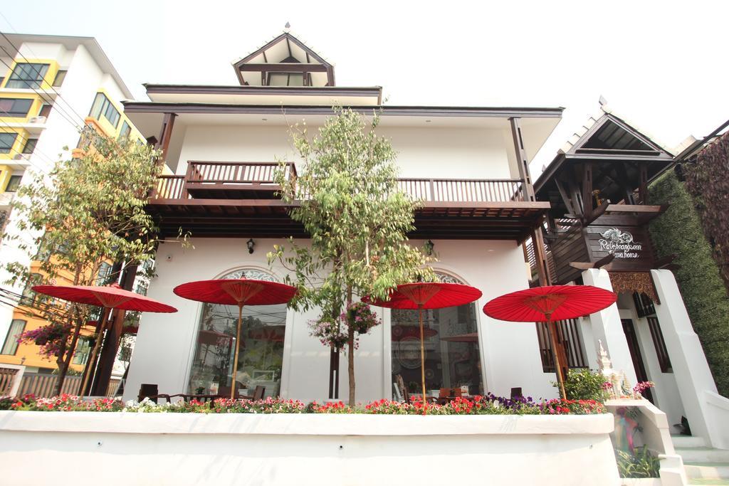 Ratchiangsaen Flora House 2*