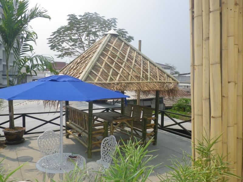 Central Guesthouse 2*