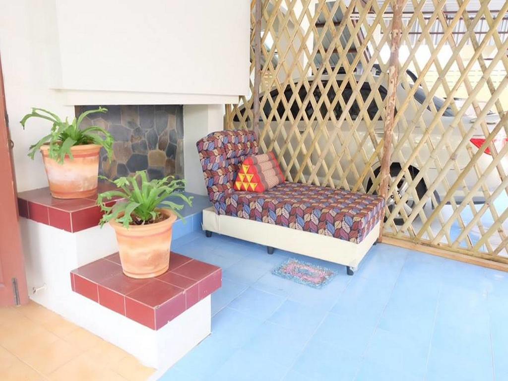 Hug Glur House Tour And (adults Only) Hostel Chiang Mai