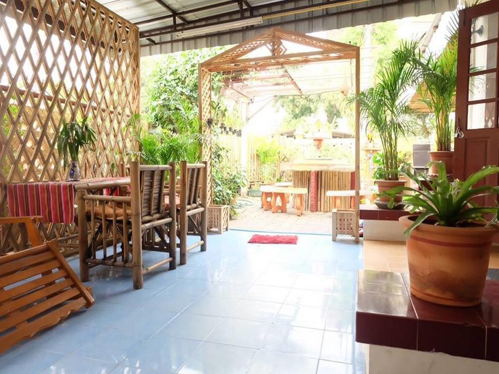 Hug Glur House Tour And (adults Only) Hostel