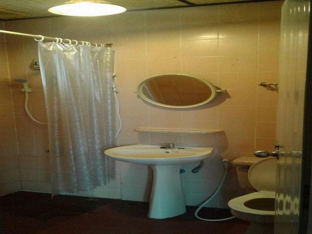 Hug Glur House Tour And (adults Only) Hostel