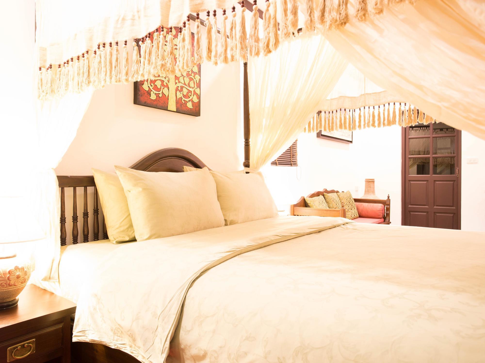 E-outfitting Boutique Resort