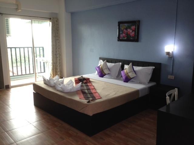 Golden Palace Aparthotel 3*