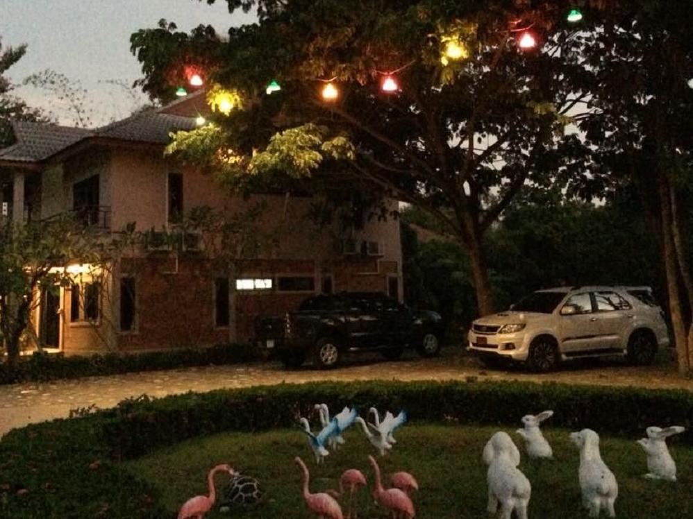 Hotel Oyo 557 Tong House 4*