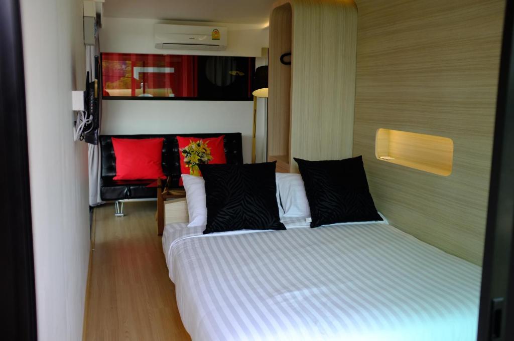 Sleepbox Chiangmai Hotel