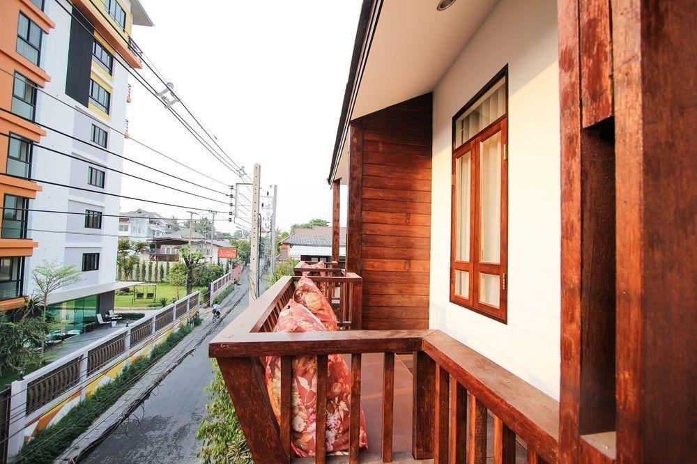 Guest house Ratchiangsaen Flora House Chiang Mai