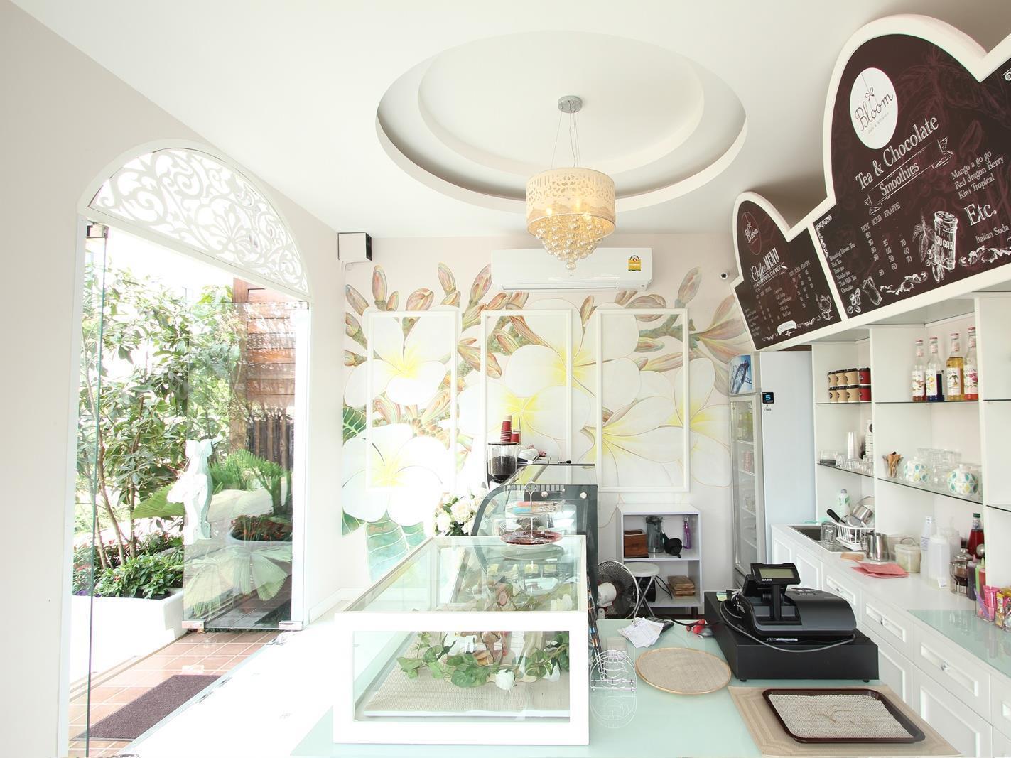 Ratchiangsaen Flora House