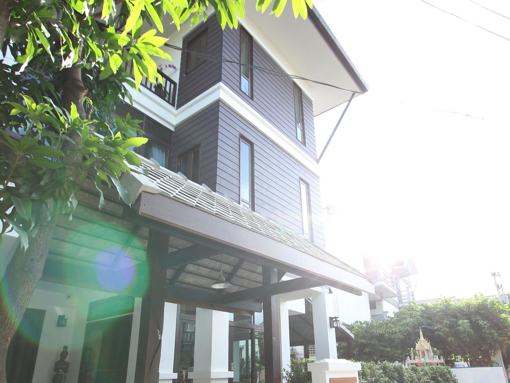 Huen Hug Hotel 3*