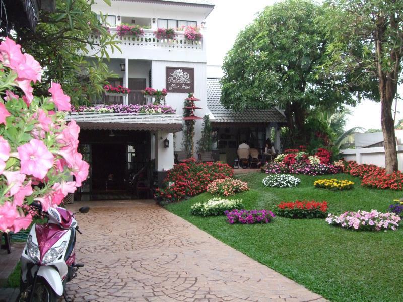 Rachamankha Flora House 2*