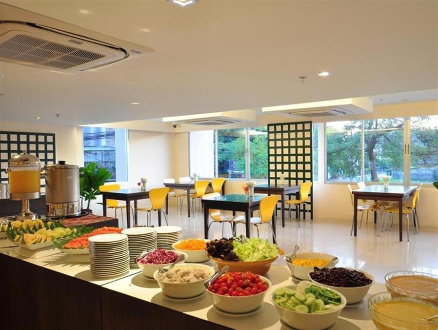 Mayflower Grande Hotel
