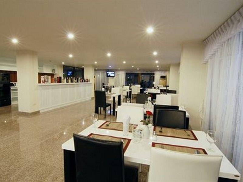 Hotel Airport Resident 1