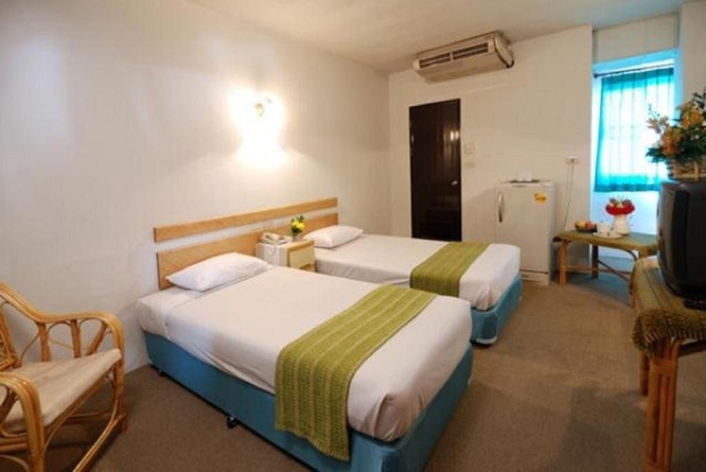 Tawan Court 3*