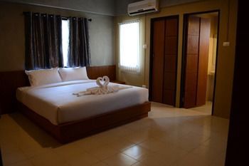 B2 Santitham Hotel