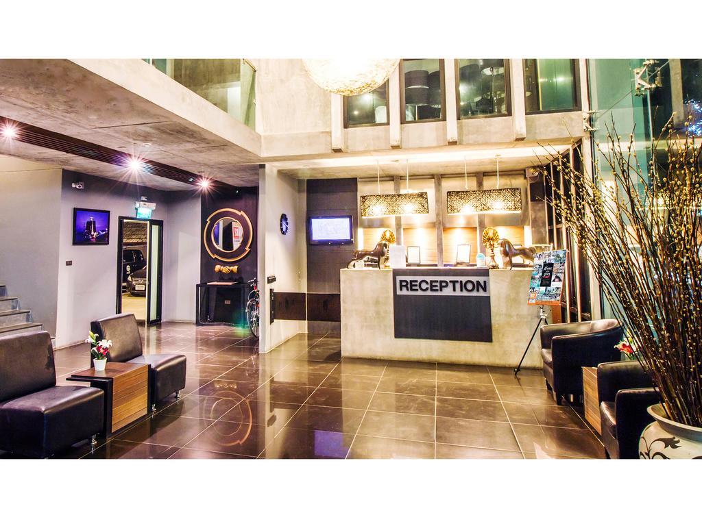 B2 Black Business And Budget Hotel
