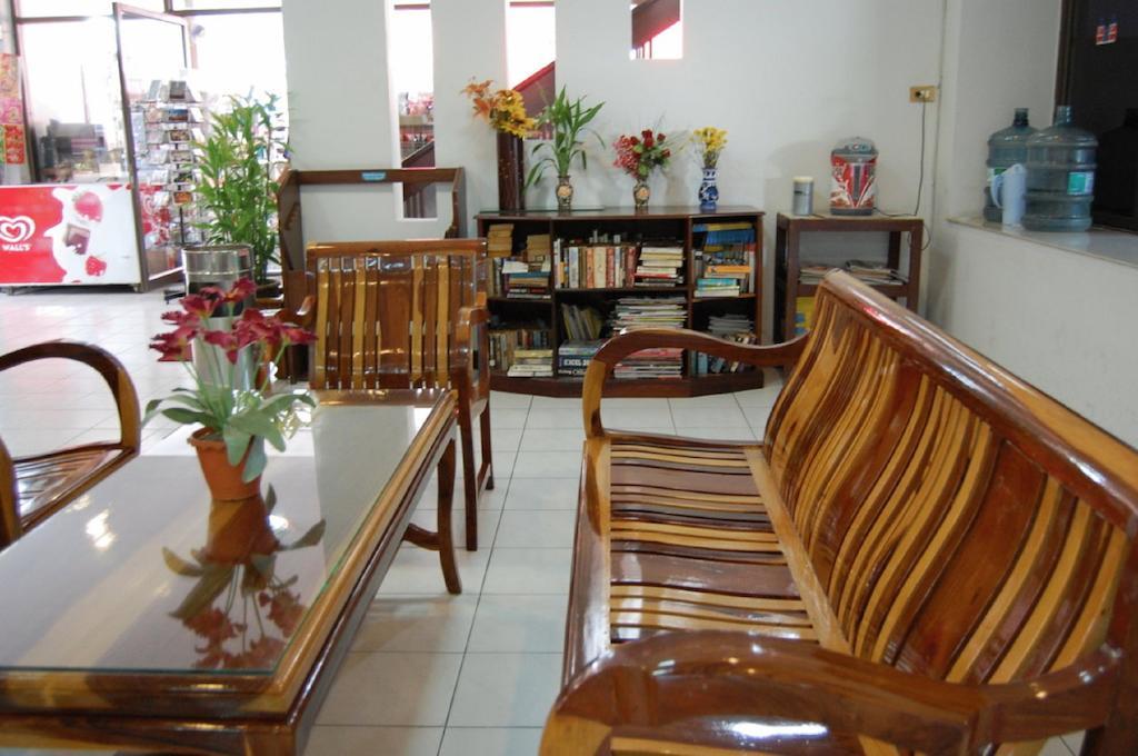 Hostel Veerachai Court *