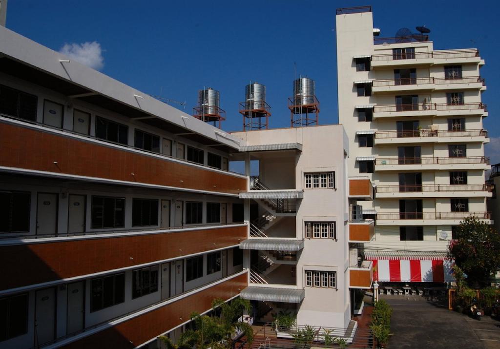 Veerachai Court Hostel