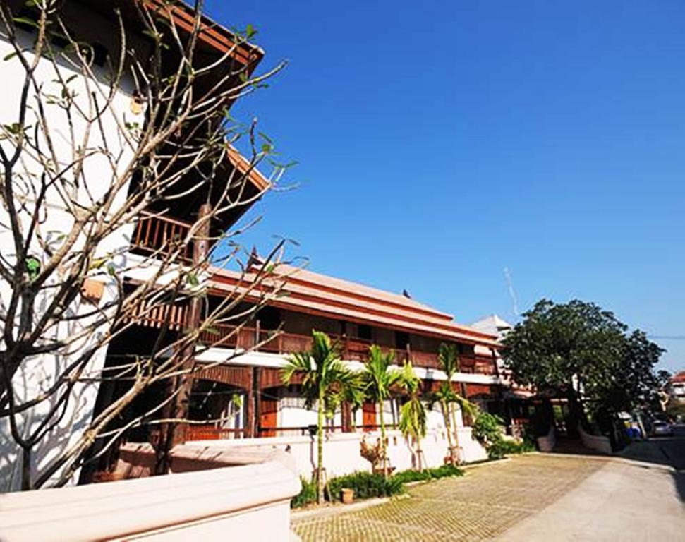 Korbhun Khinbua Hotel 3*