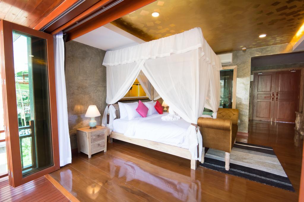Hotel The Chaya And 4*