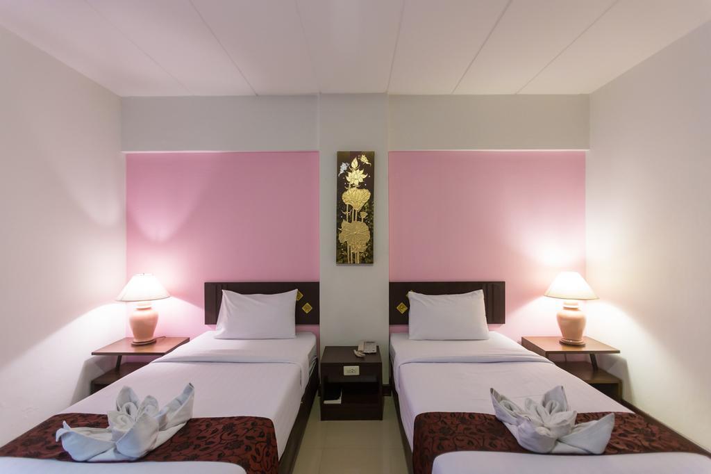 Bua Raya 3*