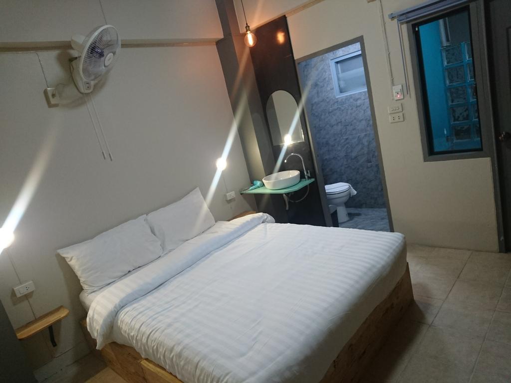 Hostel Thapae Gate
