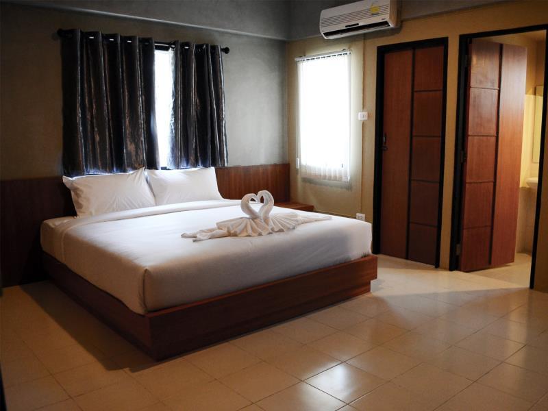 B2 Santitham Hotel 2*