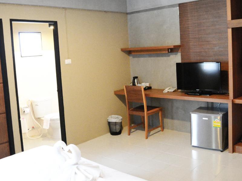 B2 Santitham Hotel