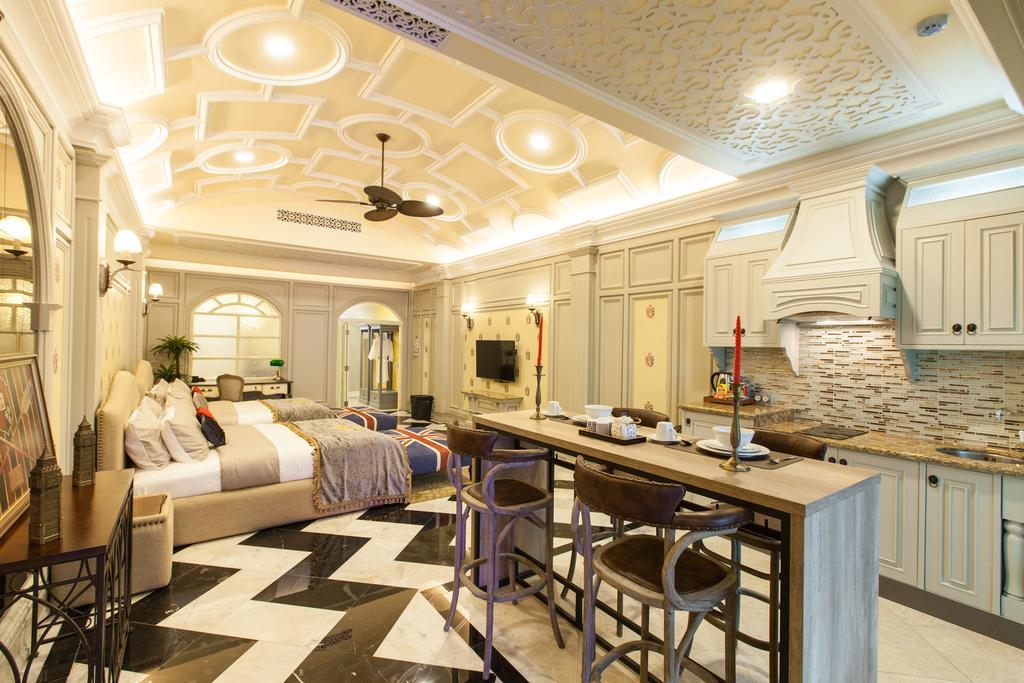 S' Private House