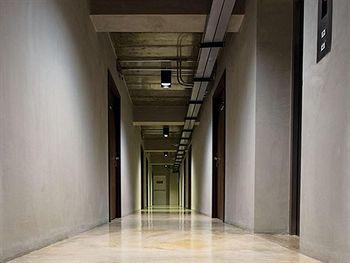 Thapae Loft Hotel