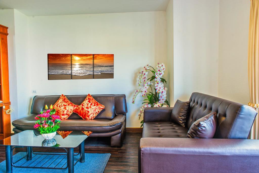 Jade Tower Downtown Apartment