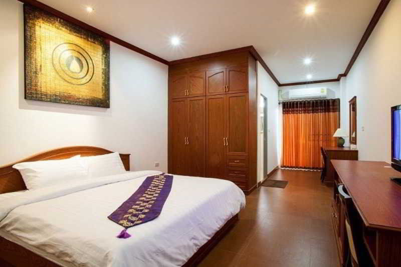 V Hotel 3*