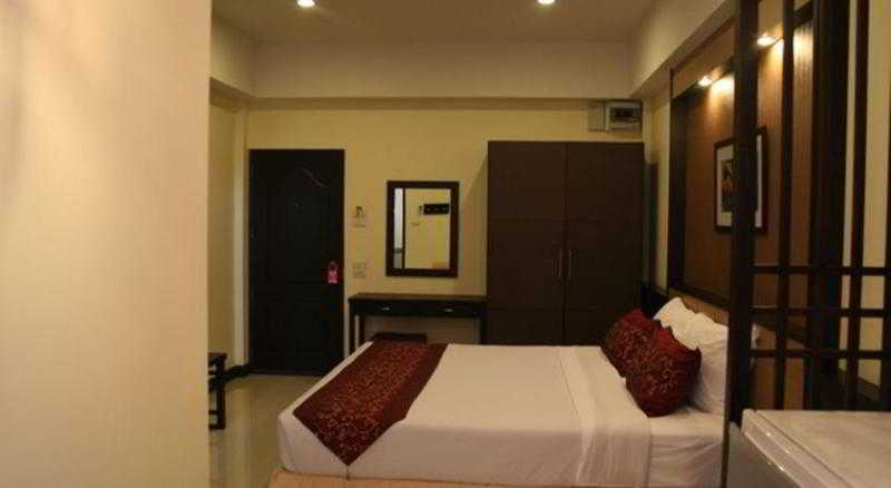 Sakulchai Place Hotel 3*
