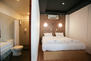 Give Me 5 Hostel