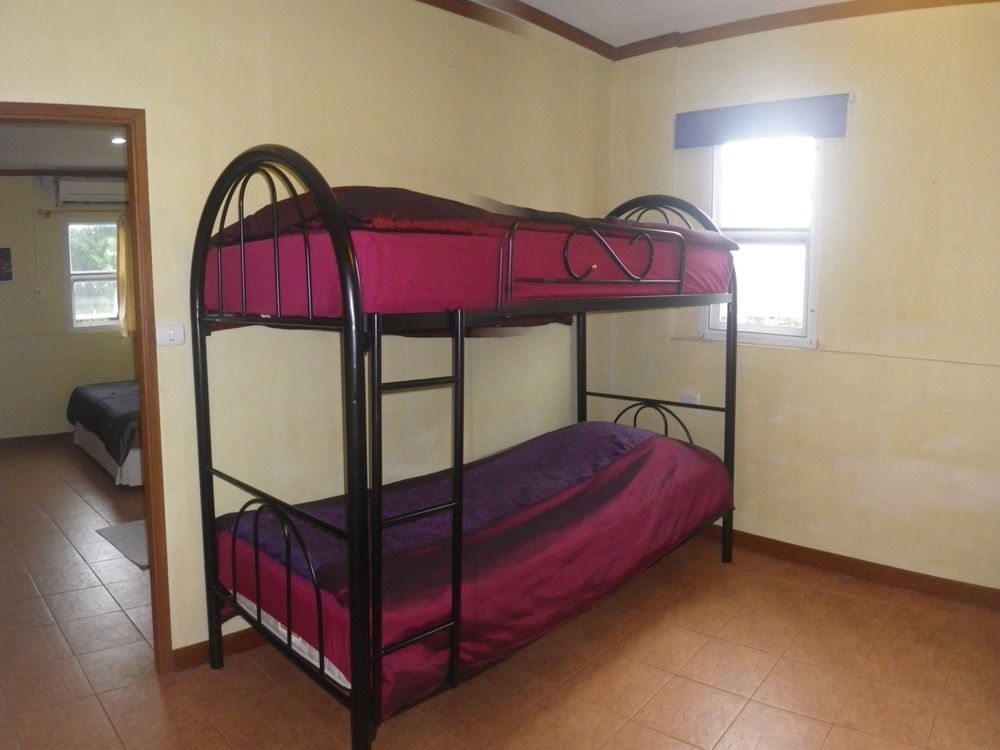 Central Guesthouse 2*