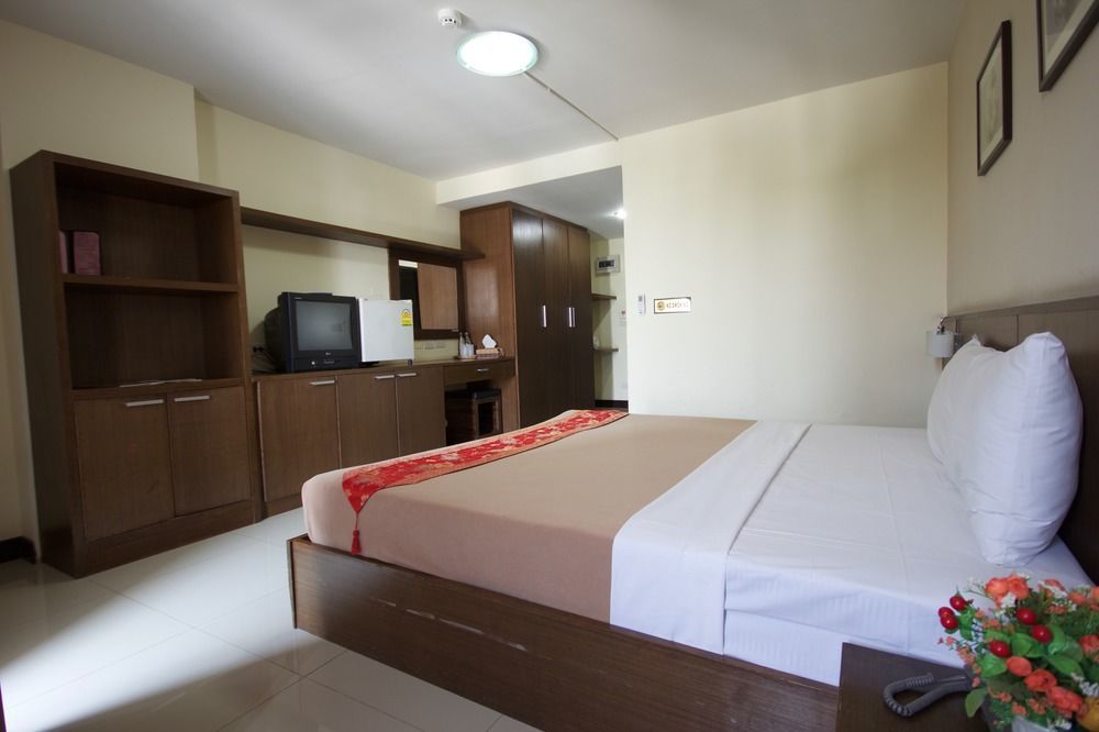 Airport Resident Hotel 2*