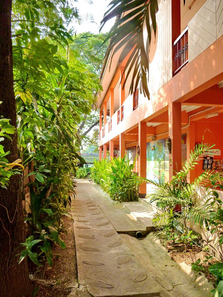 Inn Hollanda Montri 2*