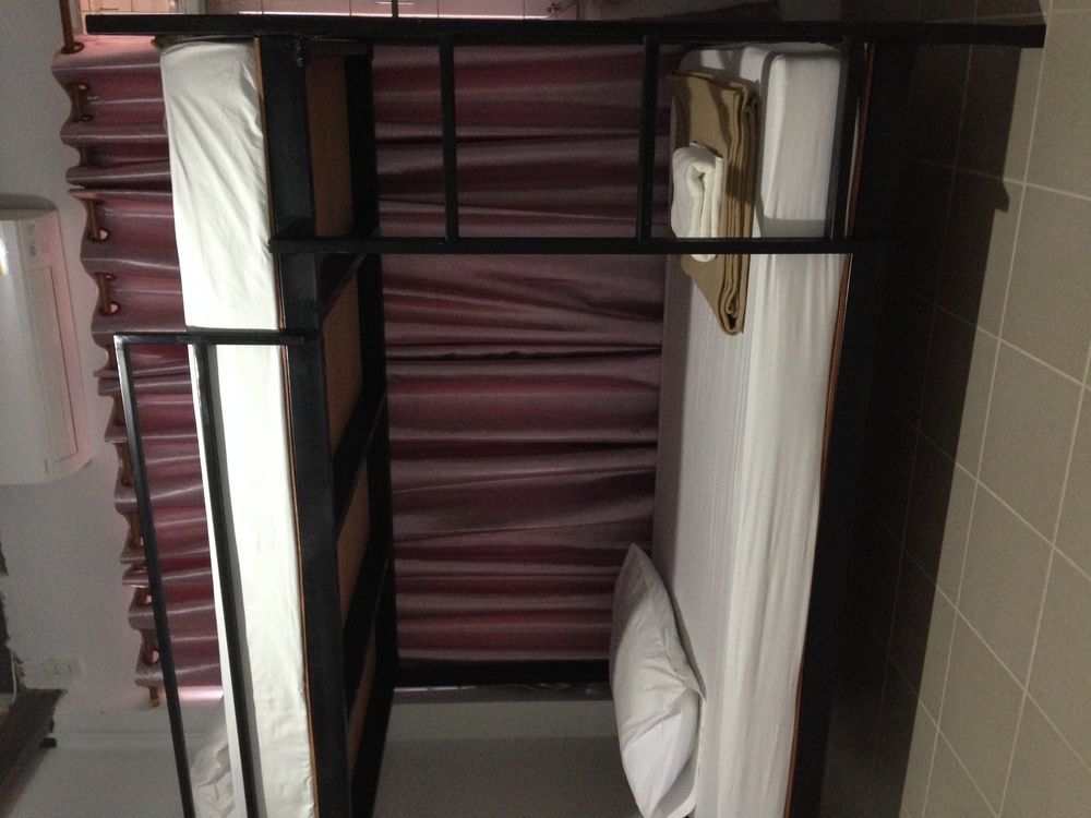 Baan Park Raak Backpacker Hostel *