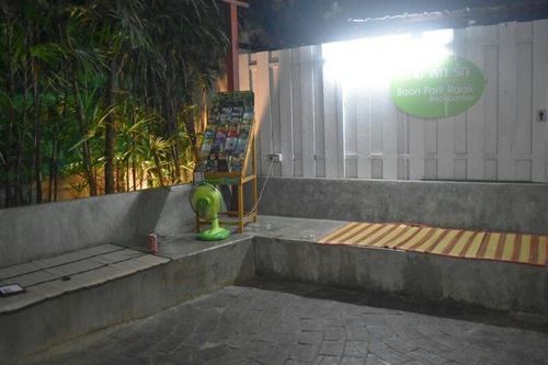 Hostel Baan Park Raak Backpacker