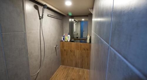 Ashi Poshtel