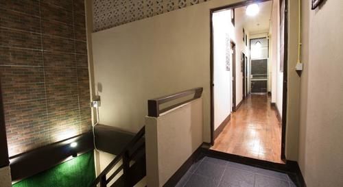 Ashi Poshtel *