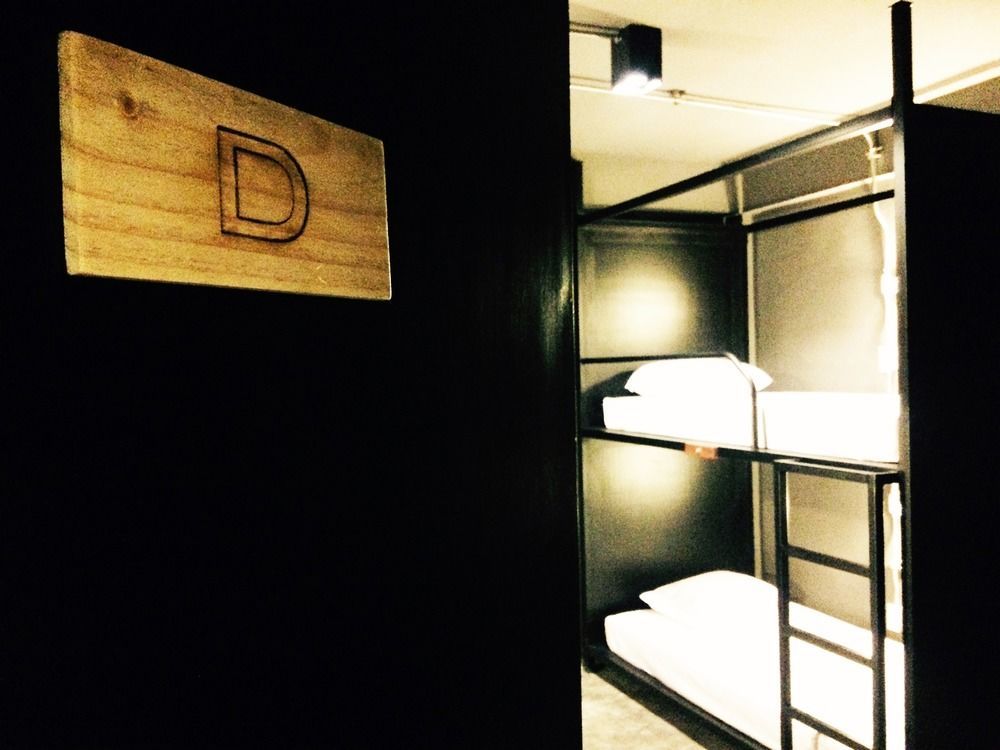Hostel Box N Cafe *