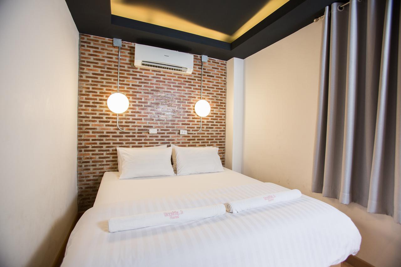 Hostel Give Me 5 *