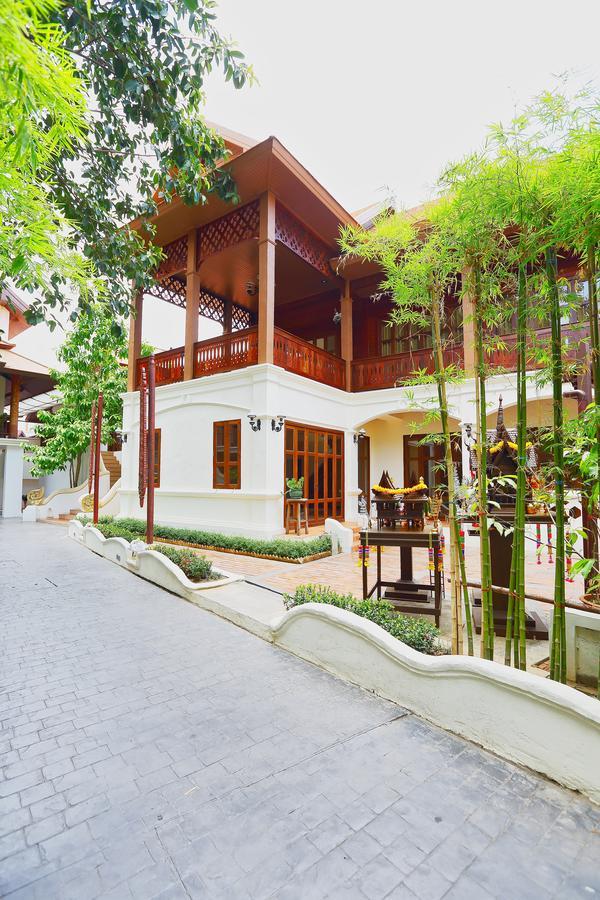 De Naga Hotel,