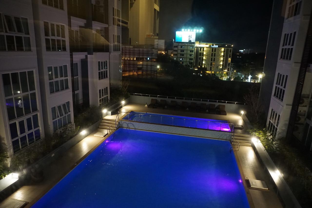 Pool View The Prio