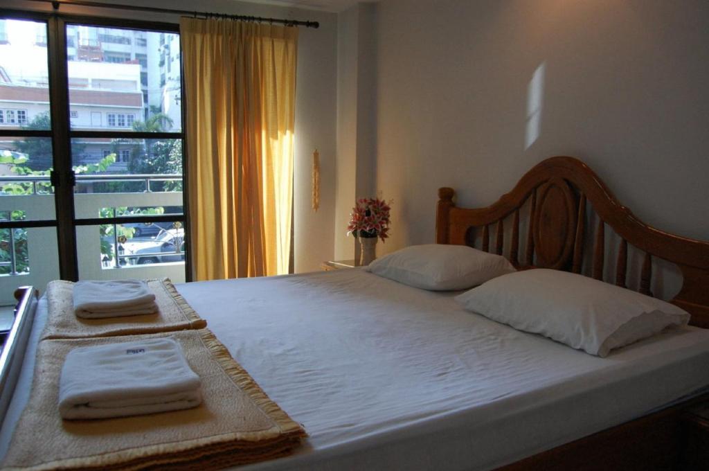 Veerachai Court Hostel *