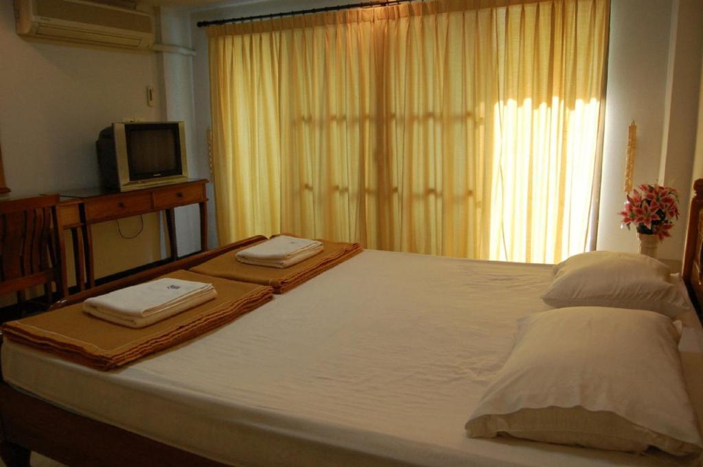 Veerachai Court Hostel *