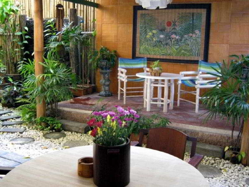 Alexa Nimman Hostel *