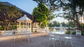 B2 Riverside Colonial Hotel