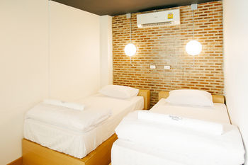 Hostel Give Me 5 *