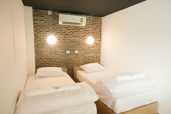 Hostel Give Me 5 *