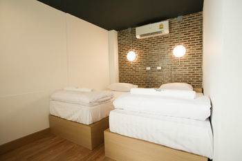Hostel Give Me 5 Chiang Mai
